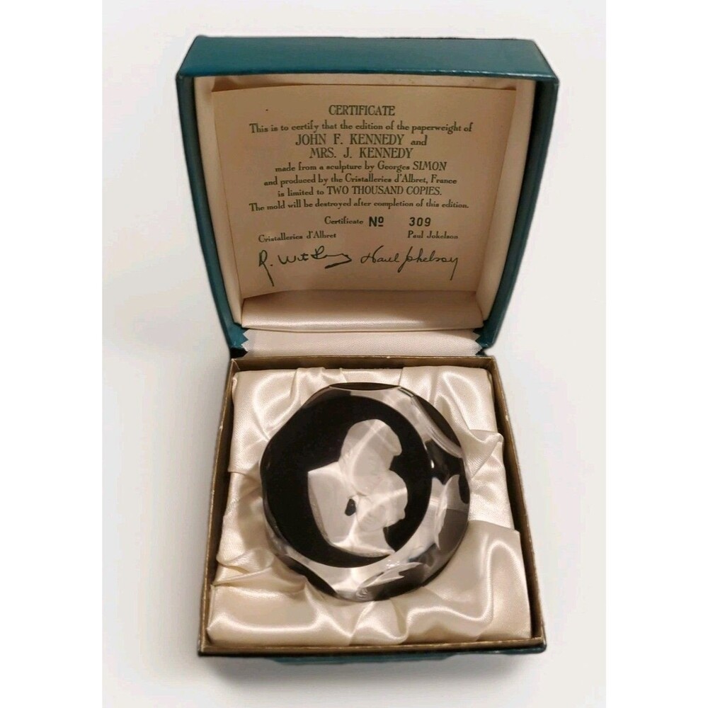 Cristal d’Albret JFK & Jackie Kennedy Sulphide Paperweight #309/2000 Box Cert.